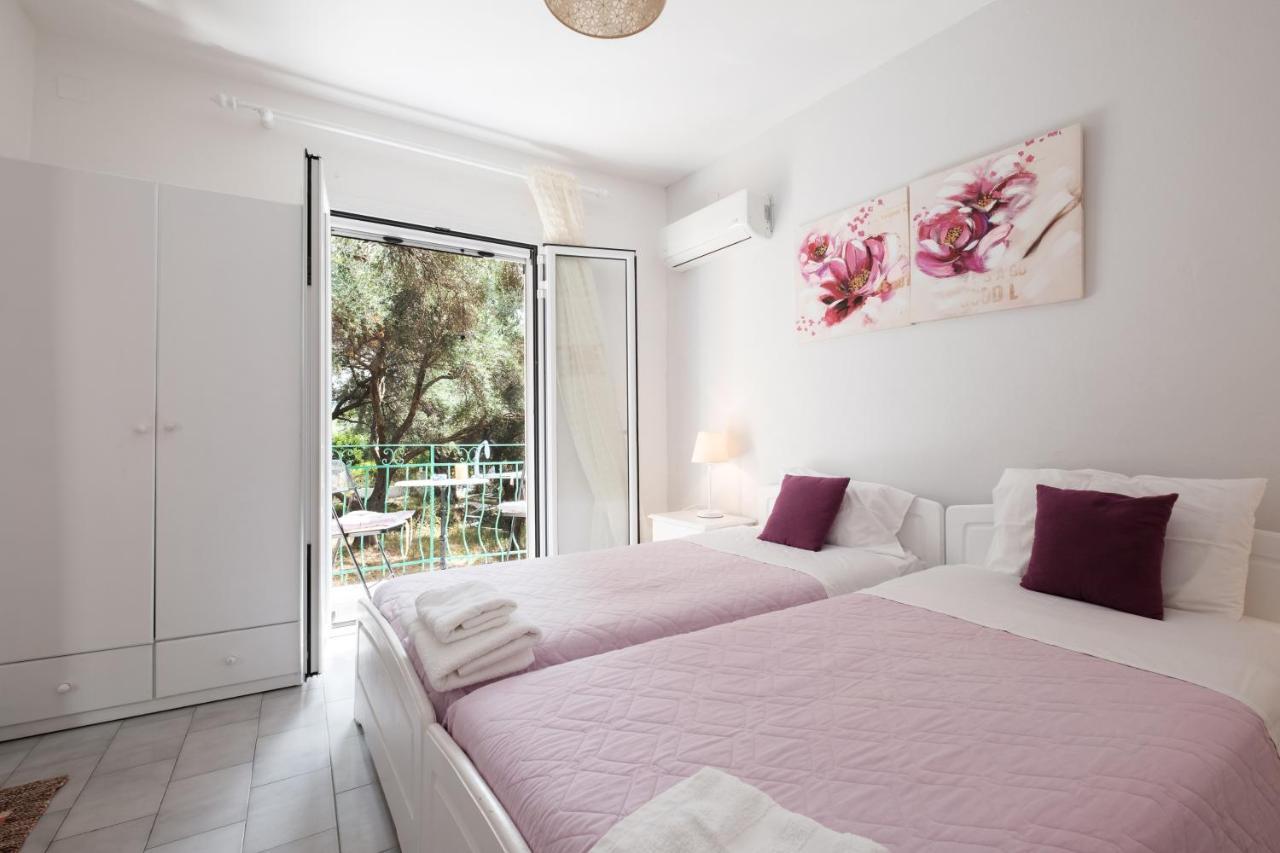 פאלאוקסטריצה Eftyxia Apartments מראה חיצוני תמונה