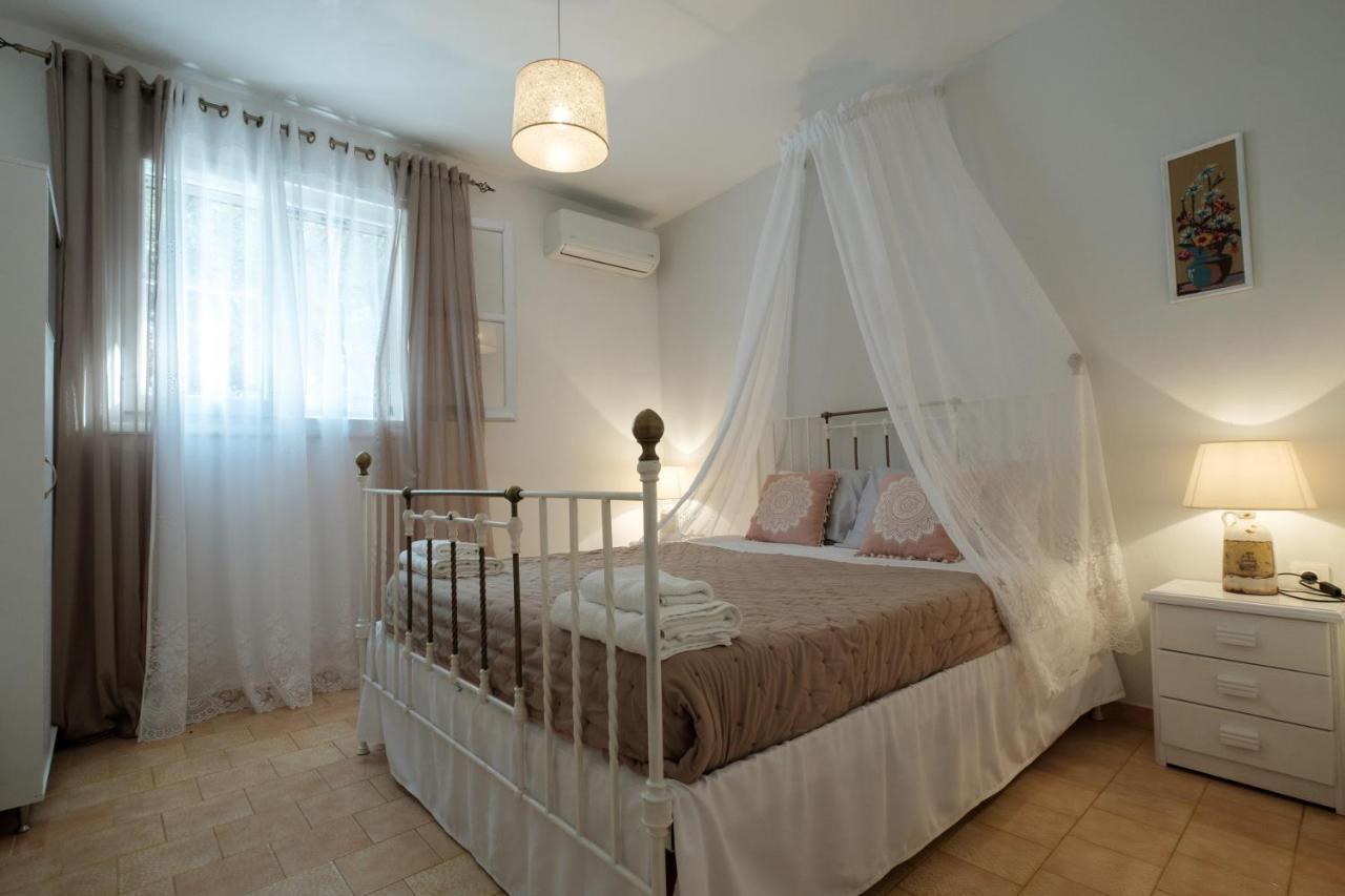 פאלאוקסטריצה Eftyxia Apartments מראה חיצוני תמונה